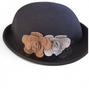 Elegant Wool Hat with Floral Accents